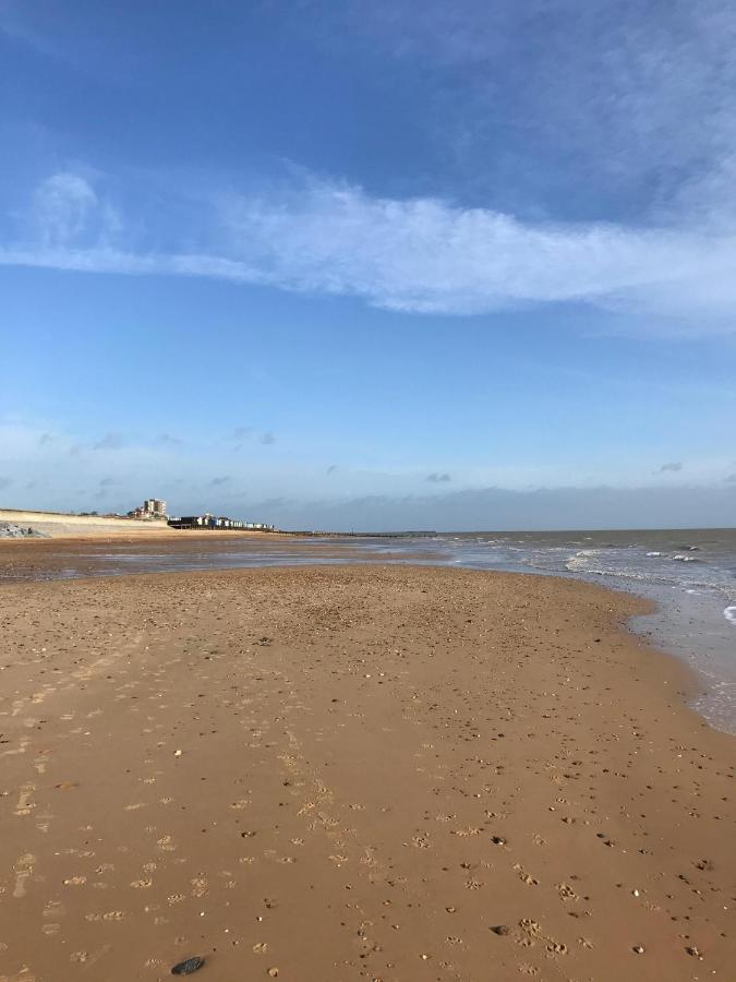 Frinton Escapes Apartment Luaran gambar